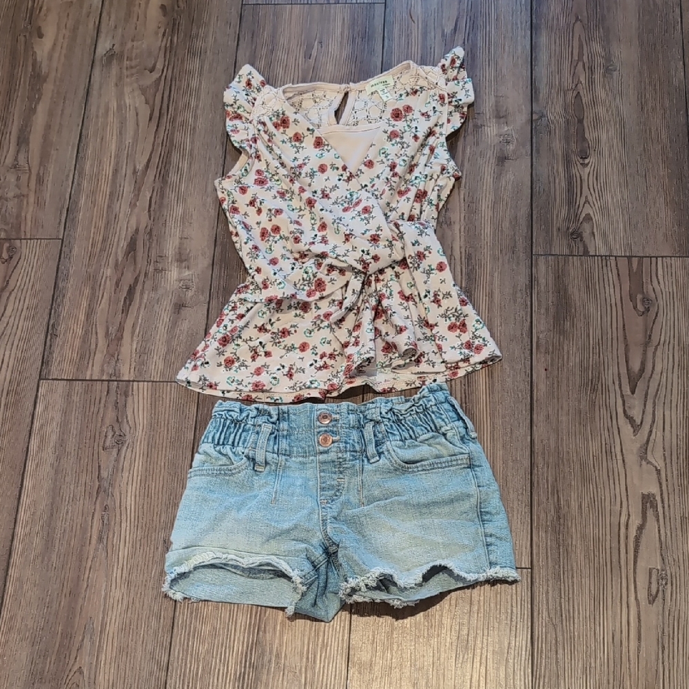 Monteau Lace Detail Top